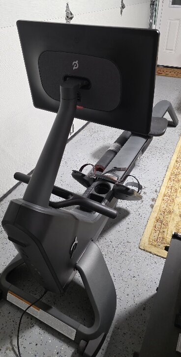 2023 Peloton Row – Excellent Condition, Includes Mats & Bottle – Greenbank, WA - Image 6